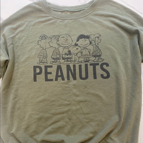 Been worn a couple times, but it’s in great condition!! - Picture 2 of 4